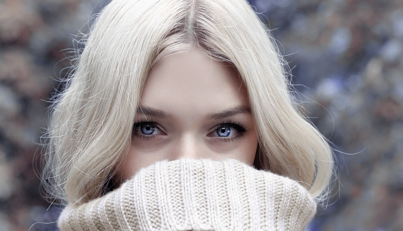 Corriger l’Asymétrie du Visage Naturellement et Chirurgicalement